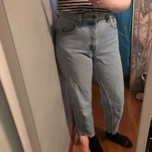 Levi's Pants - Levi’s relaxed fit cropped jeans Levi's Pants - Levi’s relaxed fit cropped jeans